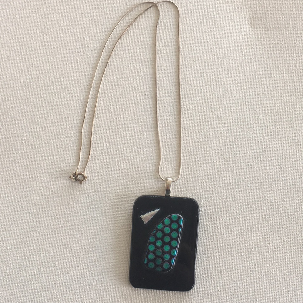 Accent necklace
